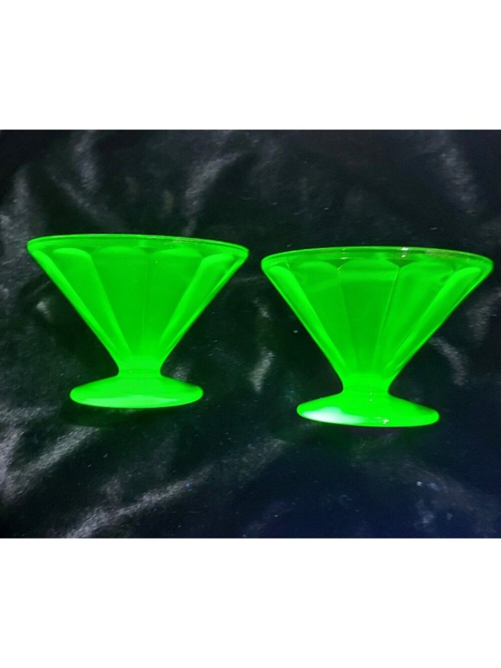 Federal Glass Company Pudding Custard Sherbet 2 Cups Glowy Depression Green - Picture 3 of 16